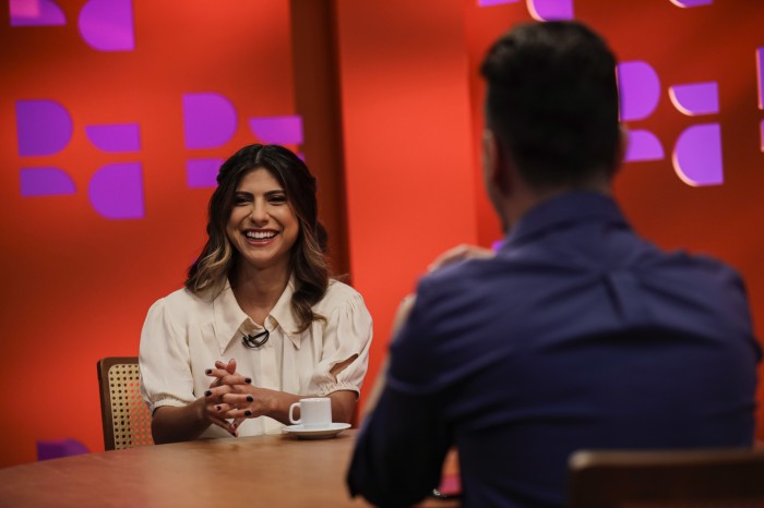 Camila Jara fala sobre política e vida pessoal no DR com Demori