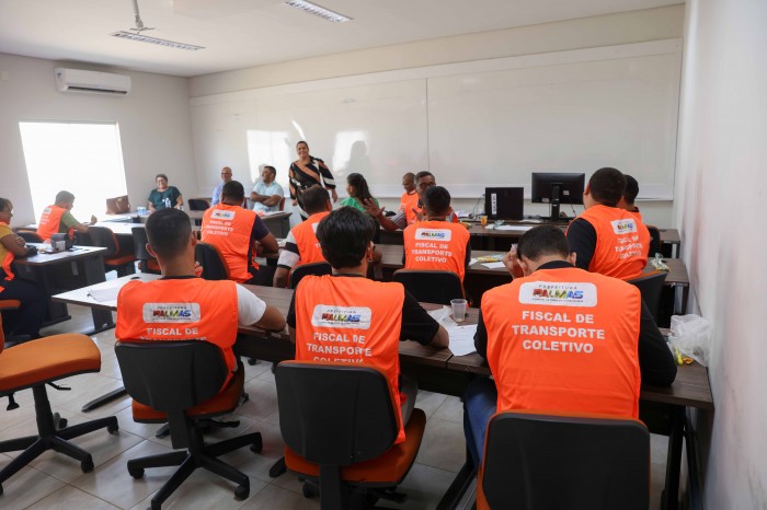 Prefeitura de Palmas realiza capacitação dos fiscais que atuam nas estações do transporte coletivo