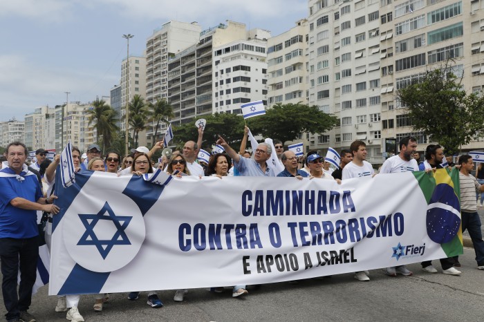 Centenas de pessoas fazem ato no Rio de Janeiro em defesa de Israel