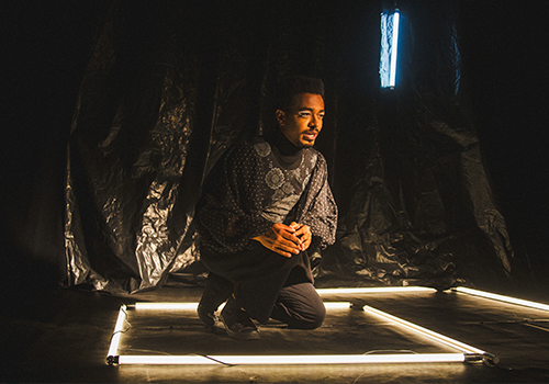 ‘Teatro Decomposto’, inspirado na obra do romeno Matéi Visniec, chega à Funarte MG