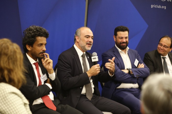 Agência participa de debates com foco na universalização do saneamento básico no Brasil