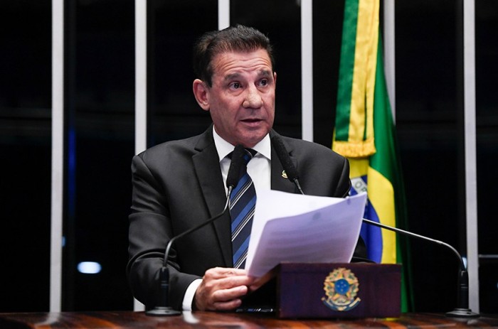 Vanderlan destaca crise na pecuária leiteira e pede freio a importações