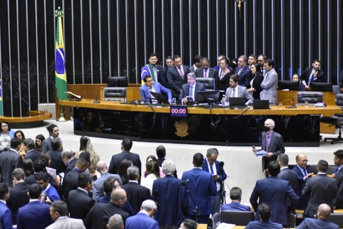 Câmara analisa MP que faz mudanças no Código de Trânsito; acompanhe