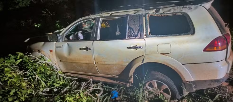 Veículo capota em trecho da TO-424 e deixa uma pessoa ferida