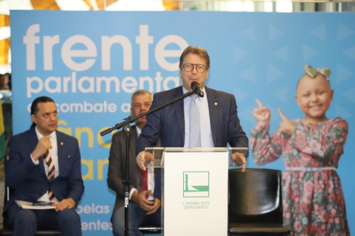 Frente Parlamentar de Combate ao Câncer Infantil é lançada na Câmara