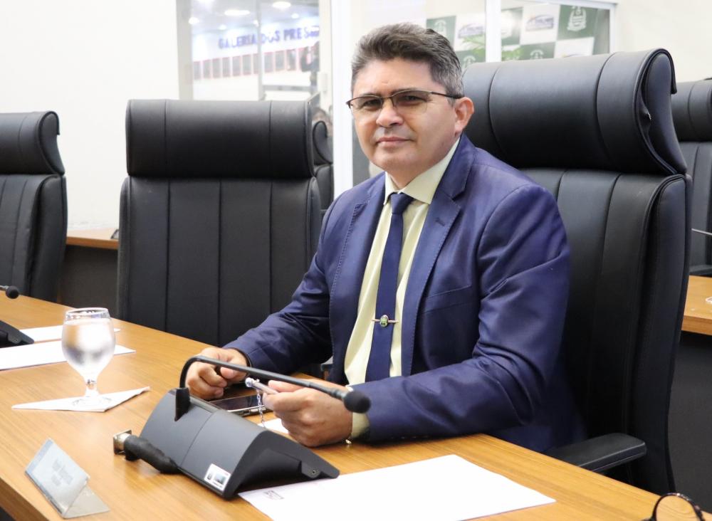 Vereador Major Negreiros começa o ano Legislativo destacando-se entre os parlamentares da Câmara Municipal.