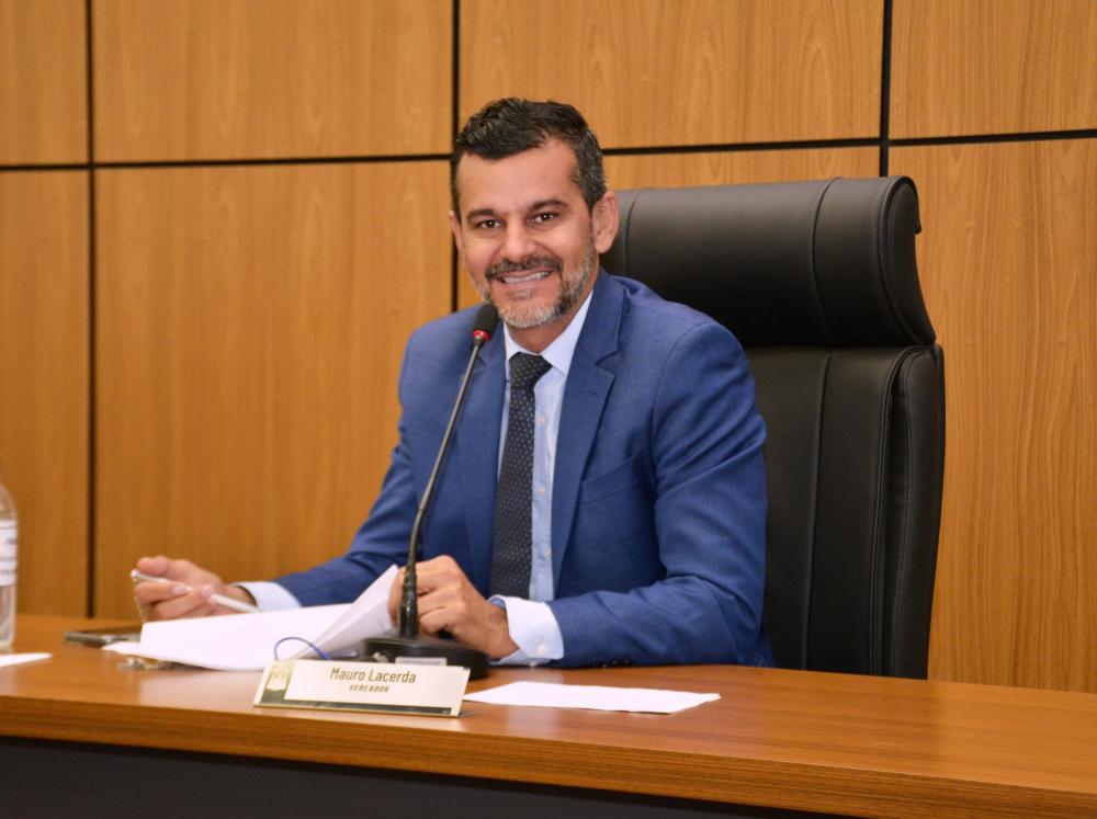 Mauro Lacerda solicita ao poder executivo a construção de uma Praça Pública estruturada e um CMEI no Jardim Laila