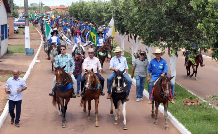 Em Angico, governador Wanderlei Barbosa participa da tradicional cavalgada e reforça a importância dos movimentos culturais do Tocantins