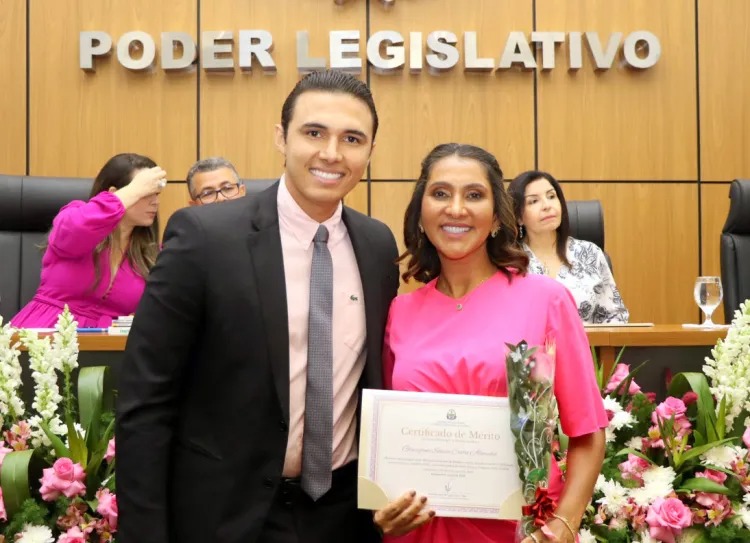 No Dia das Mulheres, vereador Pedro Cardoso homenageia pioneira do ramo de cerimonial na capital