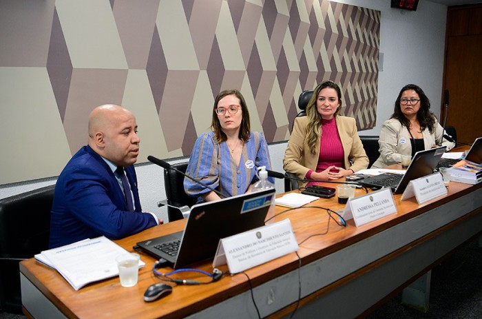 Grupo quer retirar 'homeschooling' da regulação de escolas comunitárias