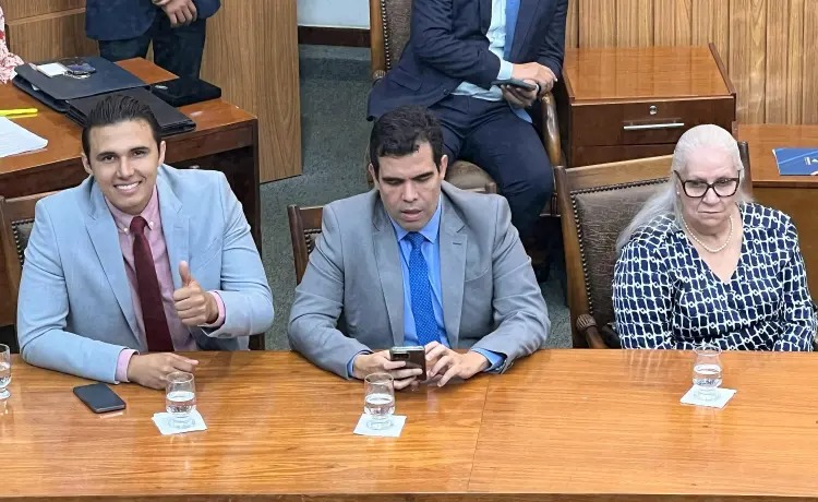 Pedro Cardoso representa Legislativo da capital em sessão solene na Assembleia Legislativa