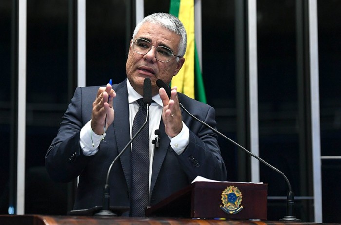 Girão parabeniza sociedade por 'se manter vigilante' contra PL das Fake News