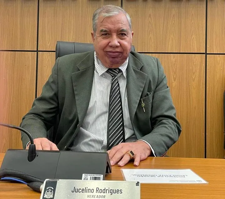 Vereador Jucelino Rodrigues solicita a limpeza de bueiros da Avenida “J” no Jardim Aureny III. 