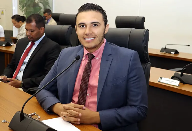 Vereador Pedro Cardoso aprova uma dezena de requerimentos para melhorias de infraestrutura na capital