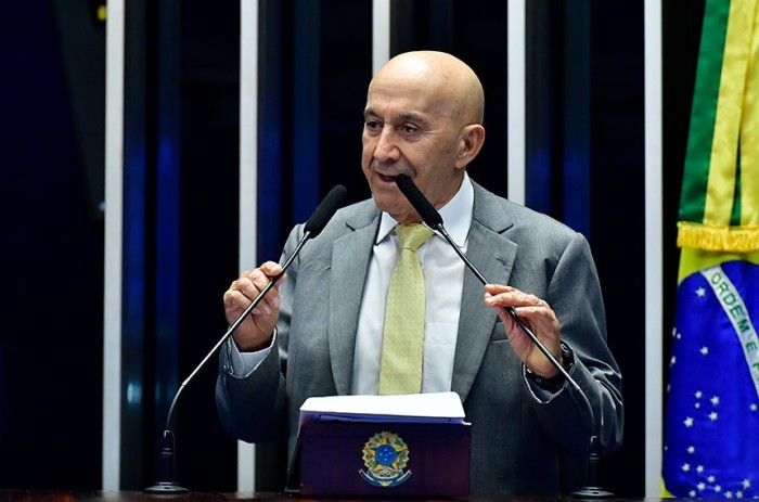 Confúcio Moura destaca importância da educação e do combate à fome no país