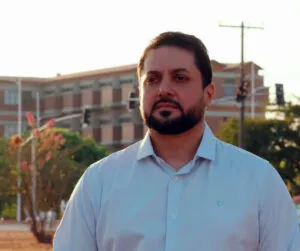 Por meio de ofício, Dr. Vinicius Pires solicita à SEMUS, esclarecimentos e providências sobre a falta de medicamentos e insumos na UPA Norte