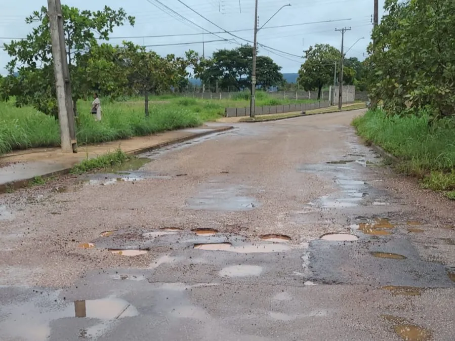 Vereador Thiago Borges solicita serviços de roçagem e pavimentação em diversas áreas de Palmas