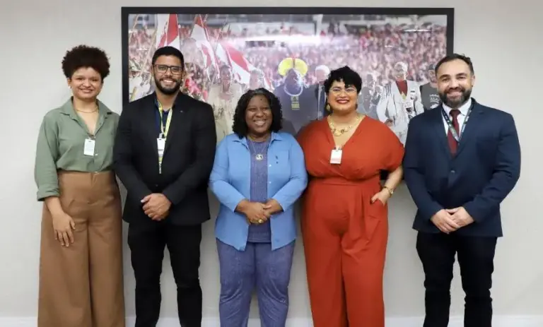 Coletivo SOMOS discute políticas de direitos humanos com ministra Macaé Evaristo