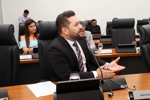 Vereador Rubens Uchôa solicita reforma da quadra esportiva na 704 Sul em caráter urgente para o lazer e a segurança da população