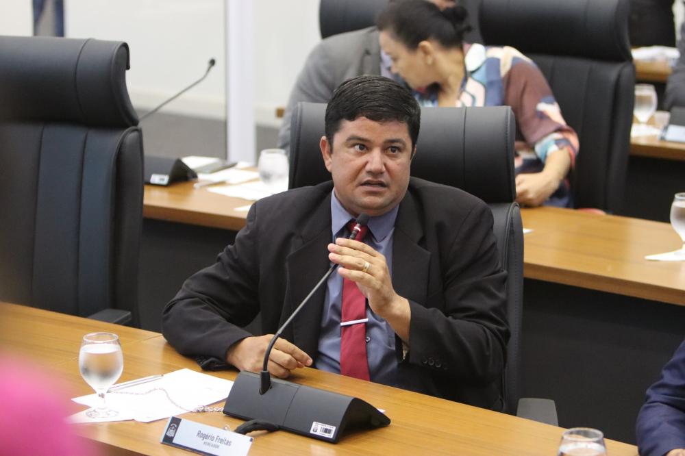  Após denúncia do vereador Rogério Freitas, Tribunal de Contas sugere suspensão de contrato do transporte escolar