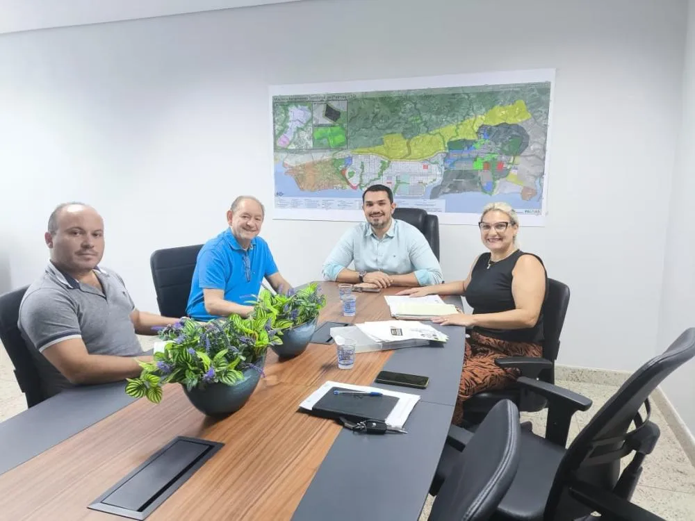 VEREADOR JUAREZ RIGOL SE REUNE COM SECRETÁRIO MUNICIPAL DE DESENVOLVIMENTO URBANO E REGULARIZAÇÃO FUNDIÁRIA PARA REGULARIZAR A SITUAÇÃO DO LOTE 03, HM 08 DA QUADRA 606 SUL EM PALMAS