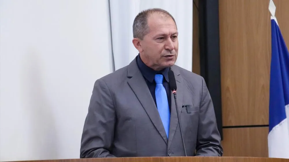 Vereador Pastor Manoel Bomfin solicita conclusão da iluminação pública na região sul