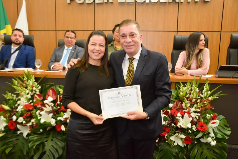Em sessão solene, Amastha defende liberdade de imprensa e homenageia jornalistas
