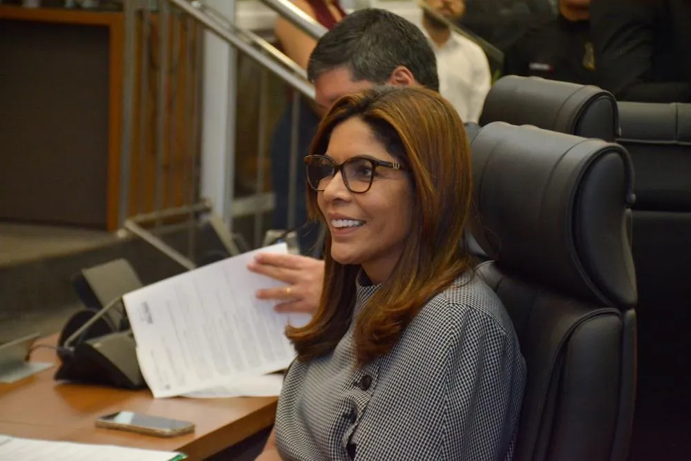 Vereadora Delma Freitas solicita revitalização do entorno do CMEI Pequenos Brilhantes