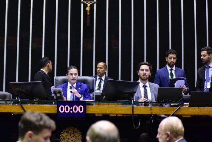Câmara aprova projeto que destina parte da arrecadação com multas à formação de condutores de baixa renda