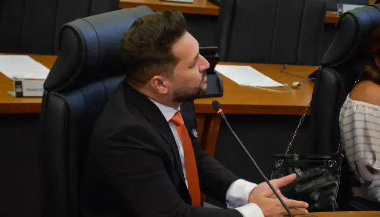 Rubens Uchôa apresenta projeto de lei para atendimento adaptado a pessoas com TEA nas unidades de saúde de Palmas