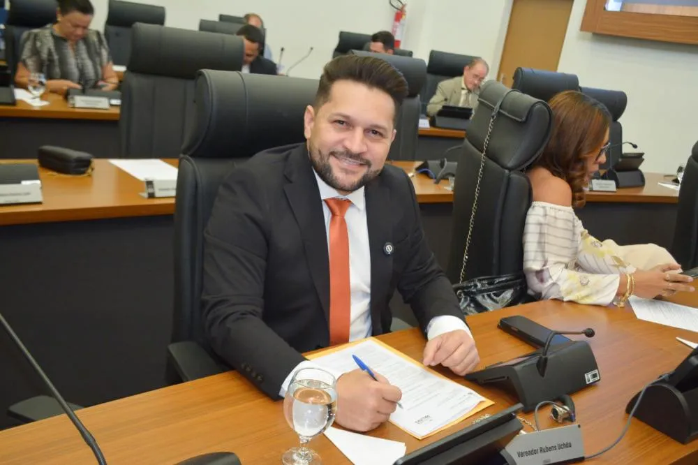 Vereador Rubens Uchoa solicita instalação de placa de sinalização no Setor Jardim Layla