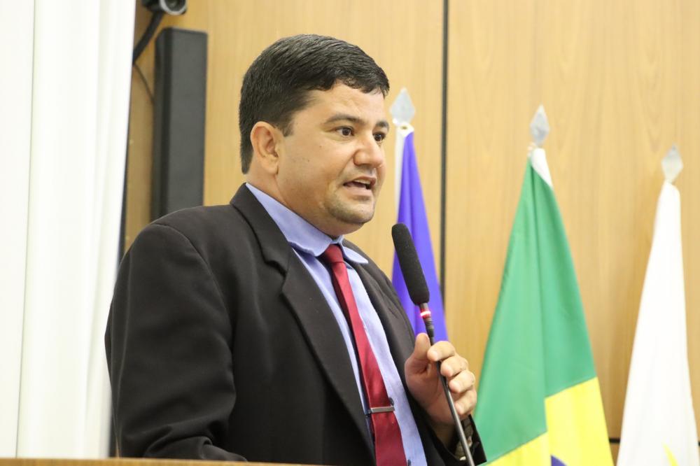 Rogério Freitas questiona locação paga por 9 meses pelo município sem utilização do prédio