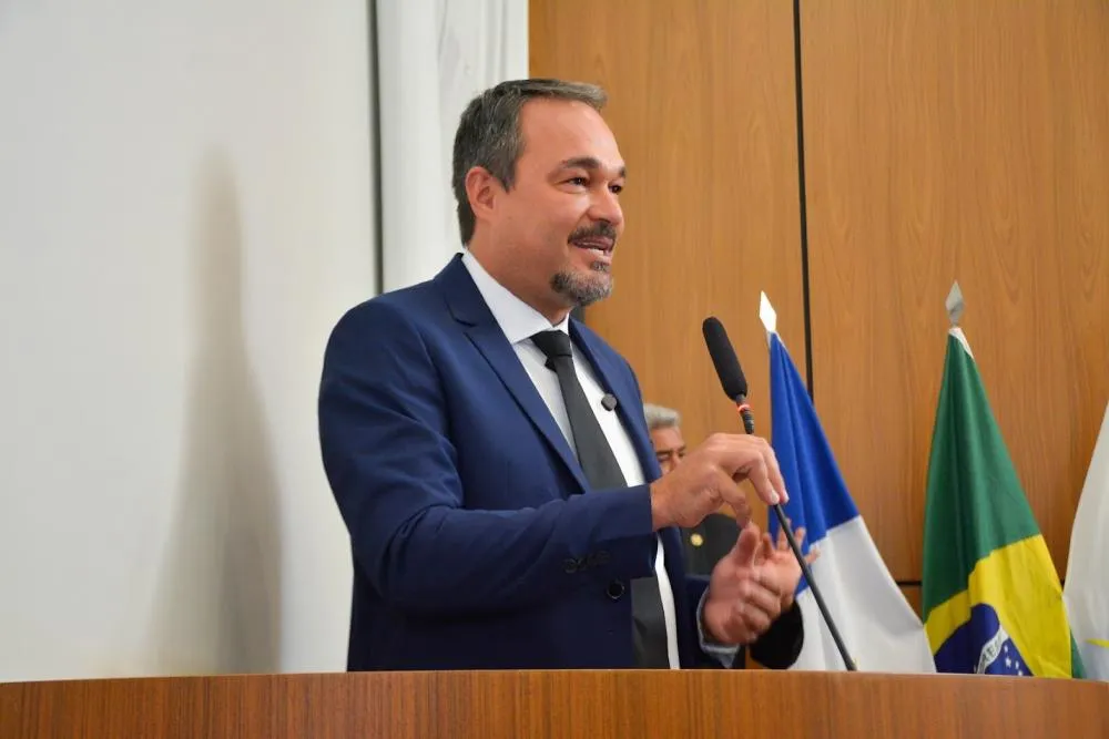 Vereador Hernany Júnior solicita a disponibilização de contêineres para coleta de lixo no Bairro União Sul