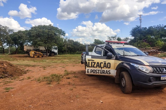 Fiscais da prefeitura recuperam área pública invadida na região norte da Capital