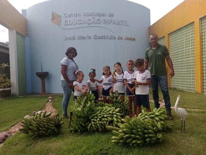Cmei Irmã Maria Custódia é contemplado com doação de 300 quilos de bananas
