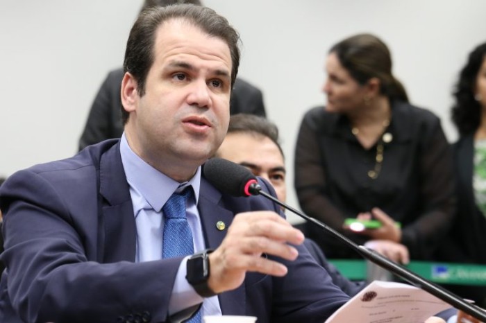 Comissão aprova projeto que proíbe bandeiras tarifárias no setor elétrico