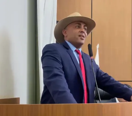 Vereador Dian Carlos homenageia corretores de imóveis e defende valorização da categoria