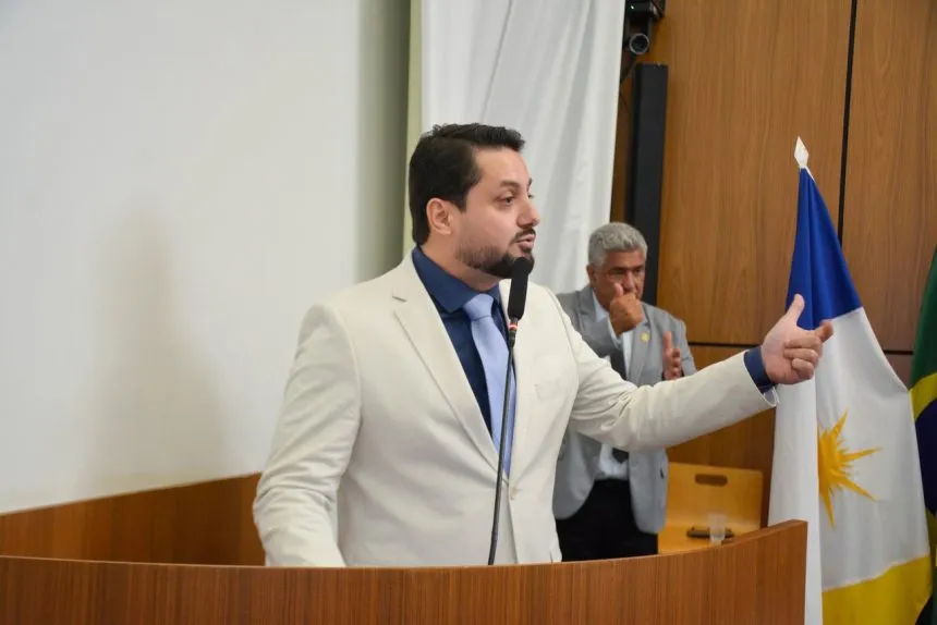 Dr. Vinícius diz que prefeito Eduardo “odeia servidor público” e denuncia atraso de salários e concursos em Palmas