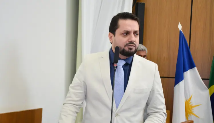 Vereador Dr. Vinicius cobra acompanhamento especializado para crianças com TEA em Palmas