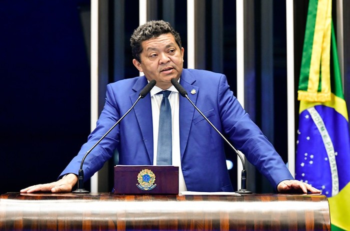 Faro ressalta programas sociais e política de preços da Petrobras no atual governo