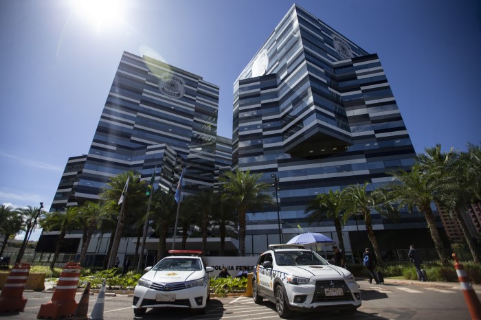 Bolsonaro deixa sede da Polícia Federal após mais de 3 h de depoimento