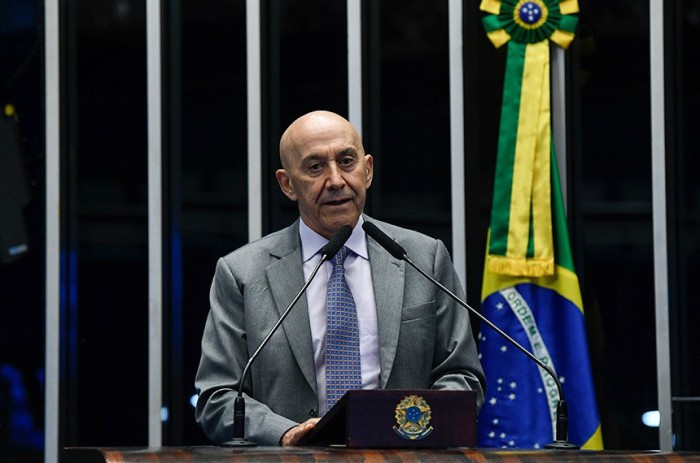 Confúcio Moura destaca importância do Programa Nacional de Imunização