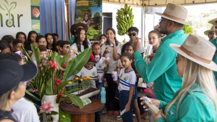Projeto Germinar recebe alunos da escola Eurídice Ferreira de Melo na Agrotins