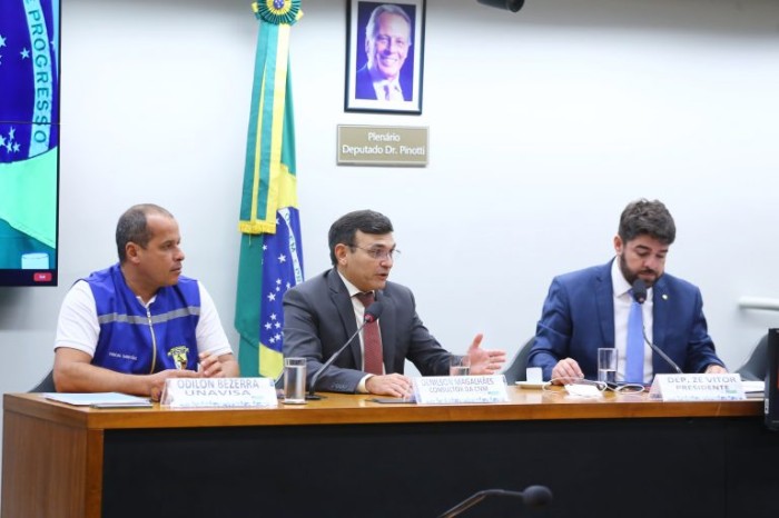 Agentes de vigilância sanitária pedem piso nacional; municípios preocupam-se com impacto financeiro
