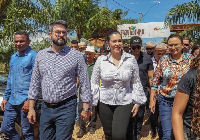 Prefeita Cinthia Ribeiro prestigia abertura oficial da Agrotins