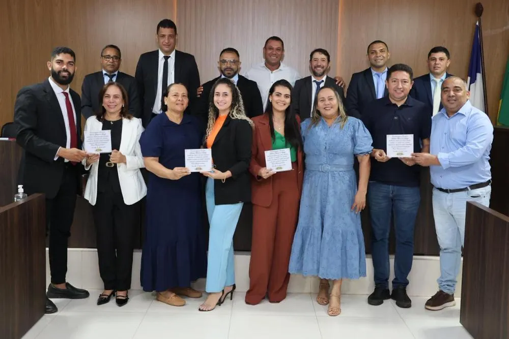 Câmara Municipal realiza homenagem à Antônia Ribeiro de Araújo, com forte presença de familiares