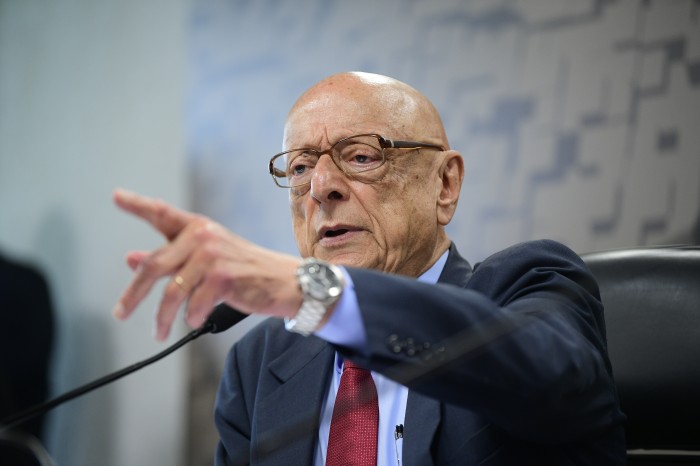 Ministro de Minas e Energia debate na CI tarifa e potencial de Itaipu