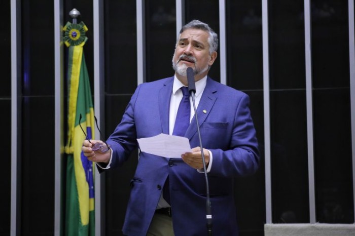 Comissões recebem ministro Paulo Pimenta para discutir planos do governo na área de comunicação