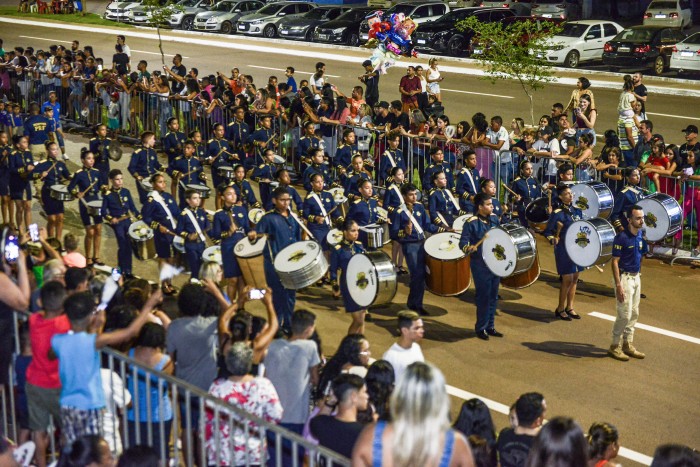 Público se emociona como grande desfile cívico em comemoração ao aniversário da Capital