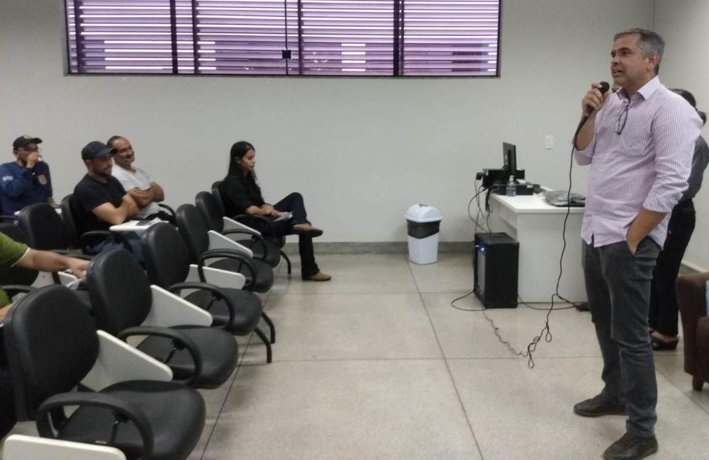 Adapec qualifica servidores sobre doenças do sistema nervoso e vigilância em alimentos